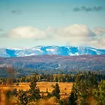 Modern Mountain - 3 Bedrooms - Sleeps 7 *