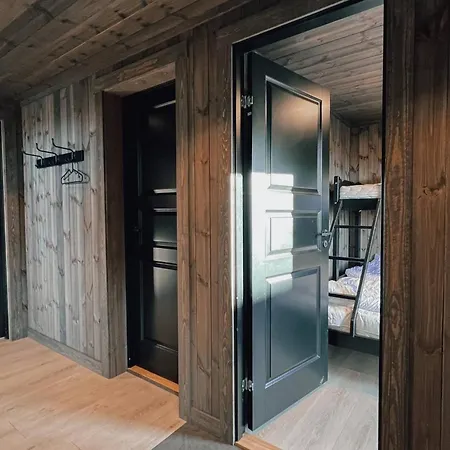 Modern Mountain - 3 Bedrooms - Sleeps 7 * Torpo