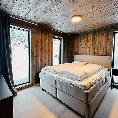 Modern Mountain - 3 Bedrooms - Sleeps 7