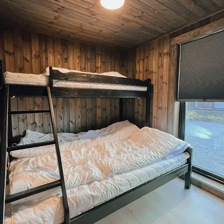 Modern Mountain - 3 Bedrooms - Sleeps 7 *