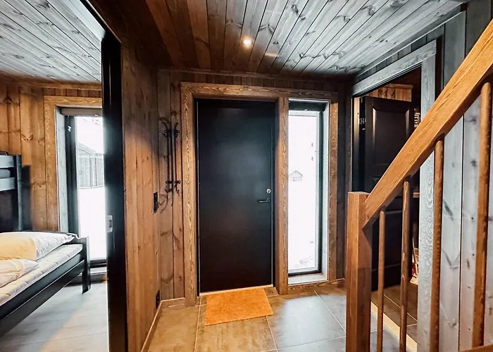 Modern Mountain - 3 Bedrooms - Sleeps 7 펜션