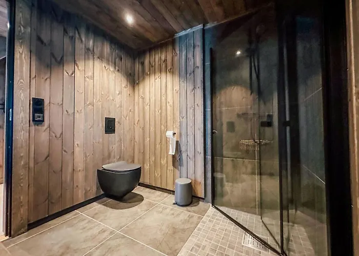 Modern Mountain - 3 Bedrooms - Sleeps 7 펜션 *