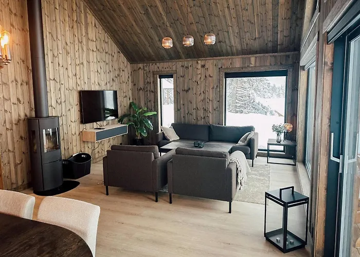 Modern Mountain - 3 Bedrooms - Sleeps 7 펜션 Torpo
