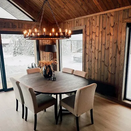 Modern Mountain - 3 Bedrooms - Sleeps 7 Torpo